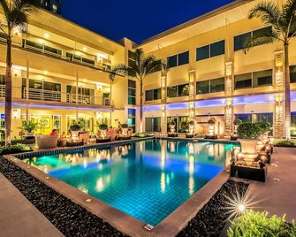 Qiu Hotel Sukhumvit - בנגקוק - בריכה