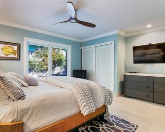 1 Island Hideaway - Fort Myers Beach - Bedroom