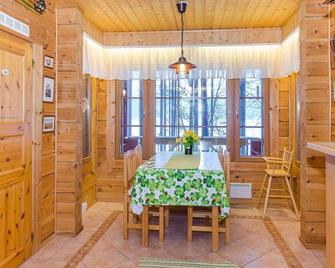 Holiday Home Villa käpytikka by Interhome - Ylämylly - Comedor