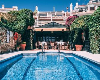Hotel Carabeo - Nerja - Pool