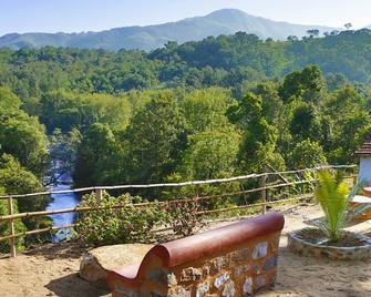 Elephant Valley Eco Farm Hotel - Kodaikanal - Balcony