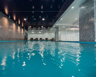 Best Western Plus Batumi - Batum - Piscina