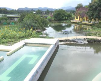 Kanravee Guesthouse - Pai - Pool