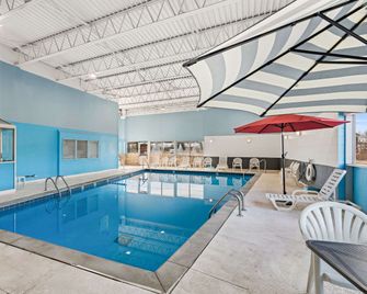 Quality Inn & Suites Council Bluffs - Omaha East - Council Bluffs - Svømmebasseng