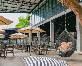 Macchiato Resort Savannakhet - Savannakhet - Terasa