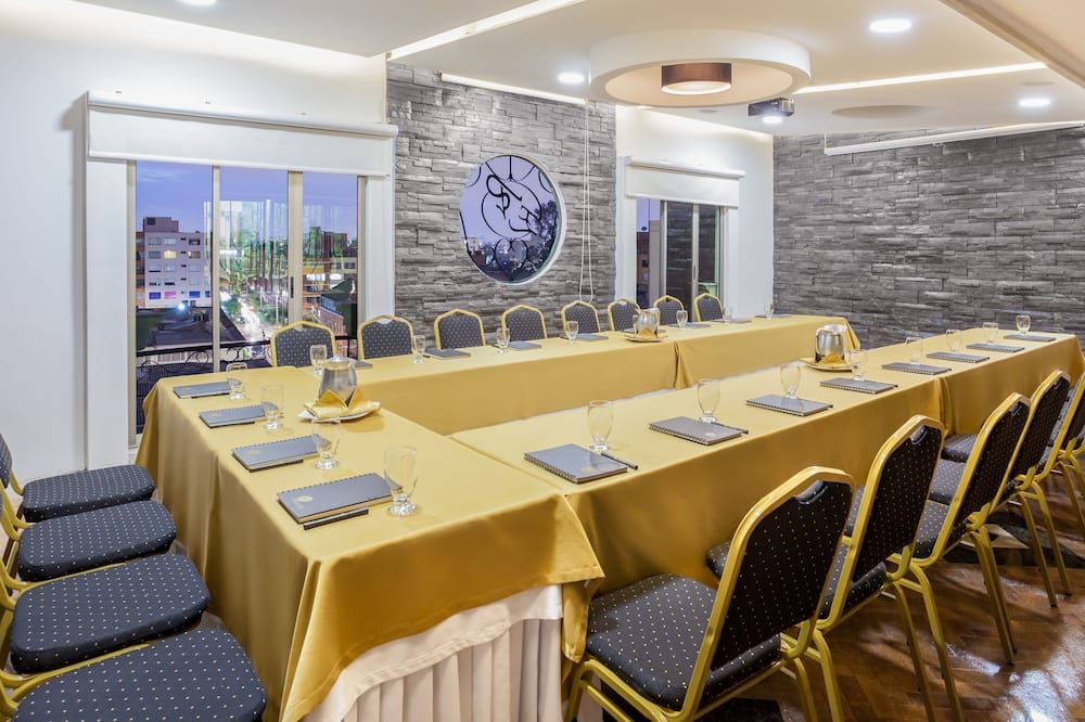 Hotel Embassy Park thumbnail 3