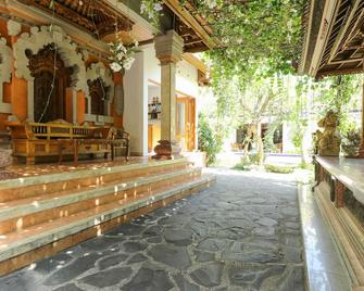 The Legian Mas Beach Inn - Kuta - Patio