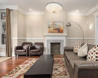 Charming & Lovely Remolded 4 Bedroom Home - Washington, D.C. - Wohnzimmer
