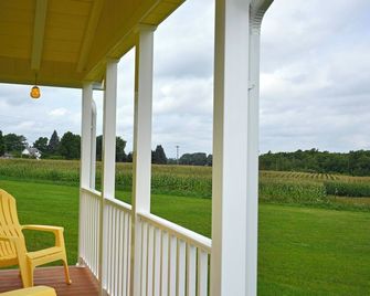 Serenity Escape: Sunshine Cottage - Lodi - Balcón