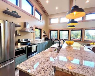 All Four Seasons Rrg | King Beds | Hot Tub | Fire Pit - Campton - Cocina