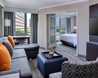 Chicago Marriott Suites O'Hare - Rosemont - Living room