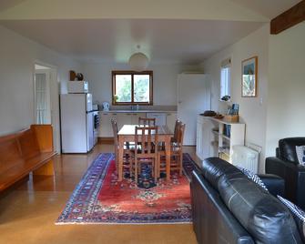 Cottage within the magical gardens of Flaxmere - Hawarden - Sala de estar