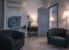 Le Residenze di Don Nino (Suites & Apartments) - Lecce - Living room