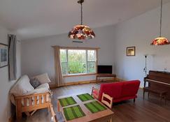 Beautiful Home on Sunny Acreage - Lunenburg - Sala de estar