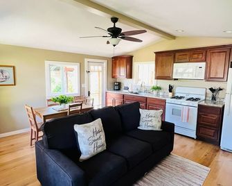 Haileys Place In Wine Country - Napa - Kitchen