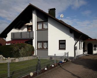 Family-friendly, quiet, close to Legoland and Skylinepark - Ichenhausen - Будівля