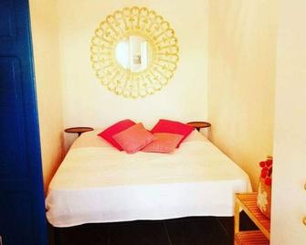 Casammare Is A Detached House With A Terrace - Portopalo di Capo Passero - Camera da letto