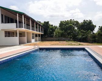 Flamingo Nature Resort - Weligatta - Piscina