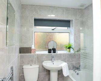 Delightful 2 bed town centre house, sleeps 4 - Barnsley - Koupelna