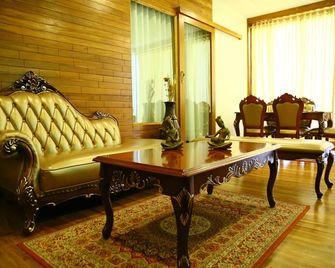 Royal County Resorts - Proddatūr - Sala de estar