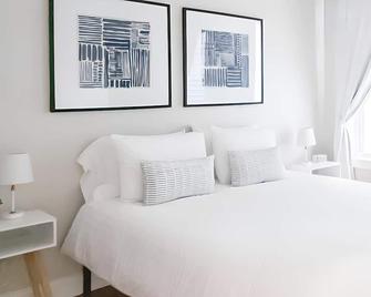Jennifers Private Apartment with Outdoor Patio - Providence - Bedroom
