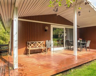 6 Person Holiday Home in Faarvang - Fårvang - Патіо