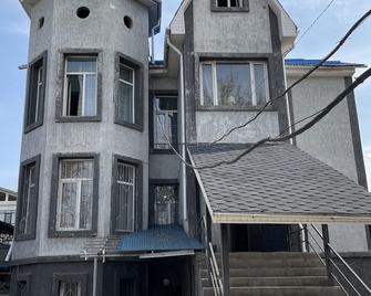 Toktonalieva 8 B - בישקק - בניין