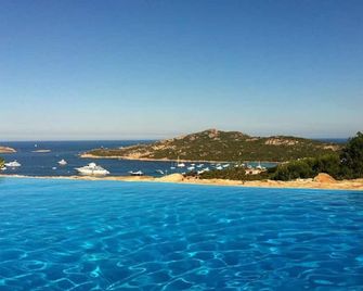 Paradiso in Costa Smeralda - Porto Cervo - Kolam