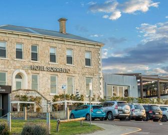 George Cottage - Sorrento - Building
