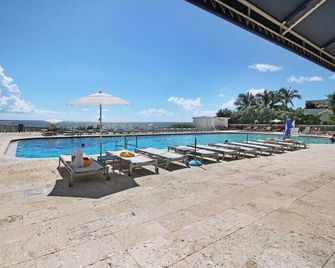 Beautiful Hotel Studio On The Beach. Str-01535 - Sunny Isles Beach - Pool