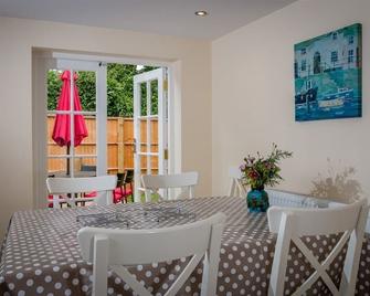 Vicarage Cottage - Kenton - Dining room
