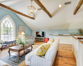 French Château Near Beaches, Mystic and Casinos! - Stonington - Pokój dzienny
