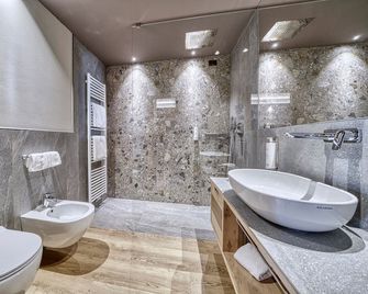 Brunet - The Dolomites Resort - Tonadico - Koupelna