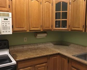 Quiant, quiet apartment near to the beach, and shopping with FREE bicycles - Freeport - Kitchen