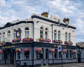 The Milford Arms - Isleworth - Building