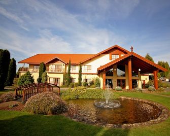 Tamar Valley Resort Grindelwald - Rosevears - Building