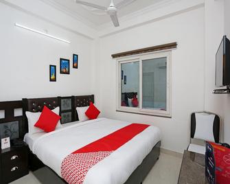 Oyo 11306 Ss Hotel - Gorakhpur - Habitación