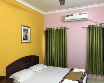 Indraprastham Tourist Home - Kottayam - Bedroom