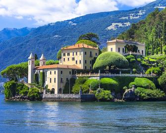 Regina Vista Lago - Laglio - Building