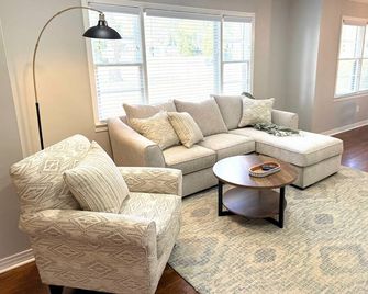 Bainbridge 4Br2Ba Family Retreat Home - Bainbridge - Sala de estar