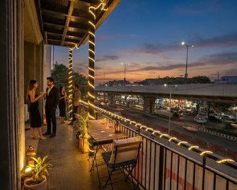 Via Vat - Bahādurgarh - Balcony