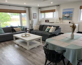 All Season Cottage close to Long Beach - Wainfleet - Living room