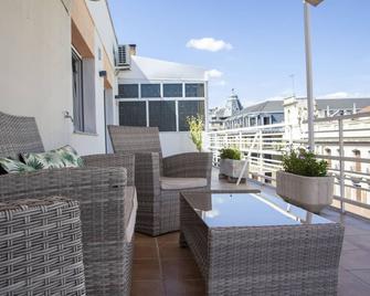 BURGO NUEVO Ático de lujo en pleno centro con terraza y vistas - leonapartamentos - Leon - Balcon