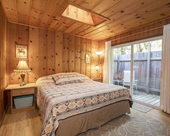 Pet Friendly Vacation Wonderland On Dutch Bill Creek 1 Mile To Monte Rio Beach - Occidental - Habitación
