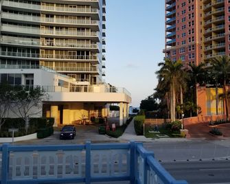 Hotel Motel Lauderdale Inn - Fort Lauderdale - Vista del exterior