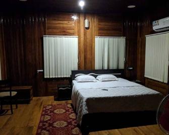 K V Wooden Homestay - Varkala - Bedroom