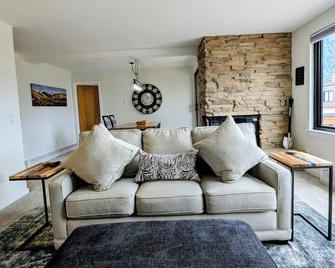 Edgewater 1451 by SummitCove Lodging - Keystone - Living room