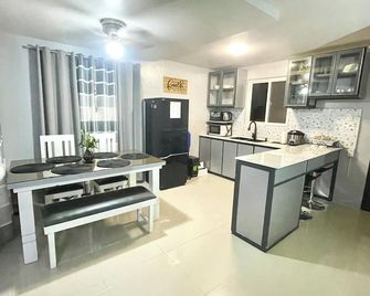 Mago Nouveau Residence 1 - Angeles City - Kitchen