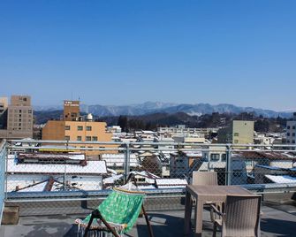 كيز هاوس تاكياما أواسيز كواليتي هوستلز - تاكاياما - شرفة