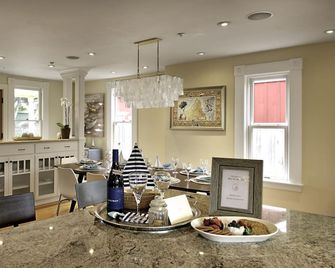 3715 Bliss by the Sea - Pacific Grove - Buffet